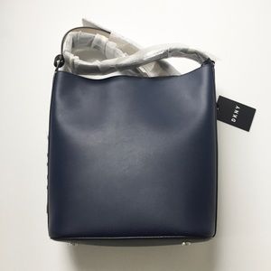DKNY Bedford Medium Bucket in Navy & Beige